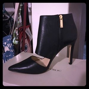 Banana Republic booties size 10